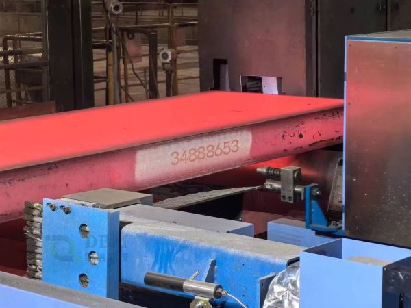 高温铸坯标识, 激光刻号机, 氧化铁皮, 永久性标识, 钢铁生产追溯, 连铸工艺, 工业自动化, 质量控制